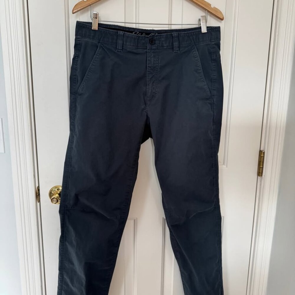 Eddie Bauer Men's Voyager Flex Chinos size 35x32 Navy